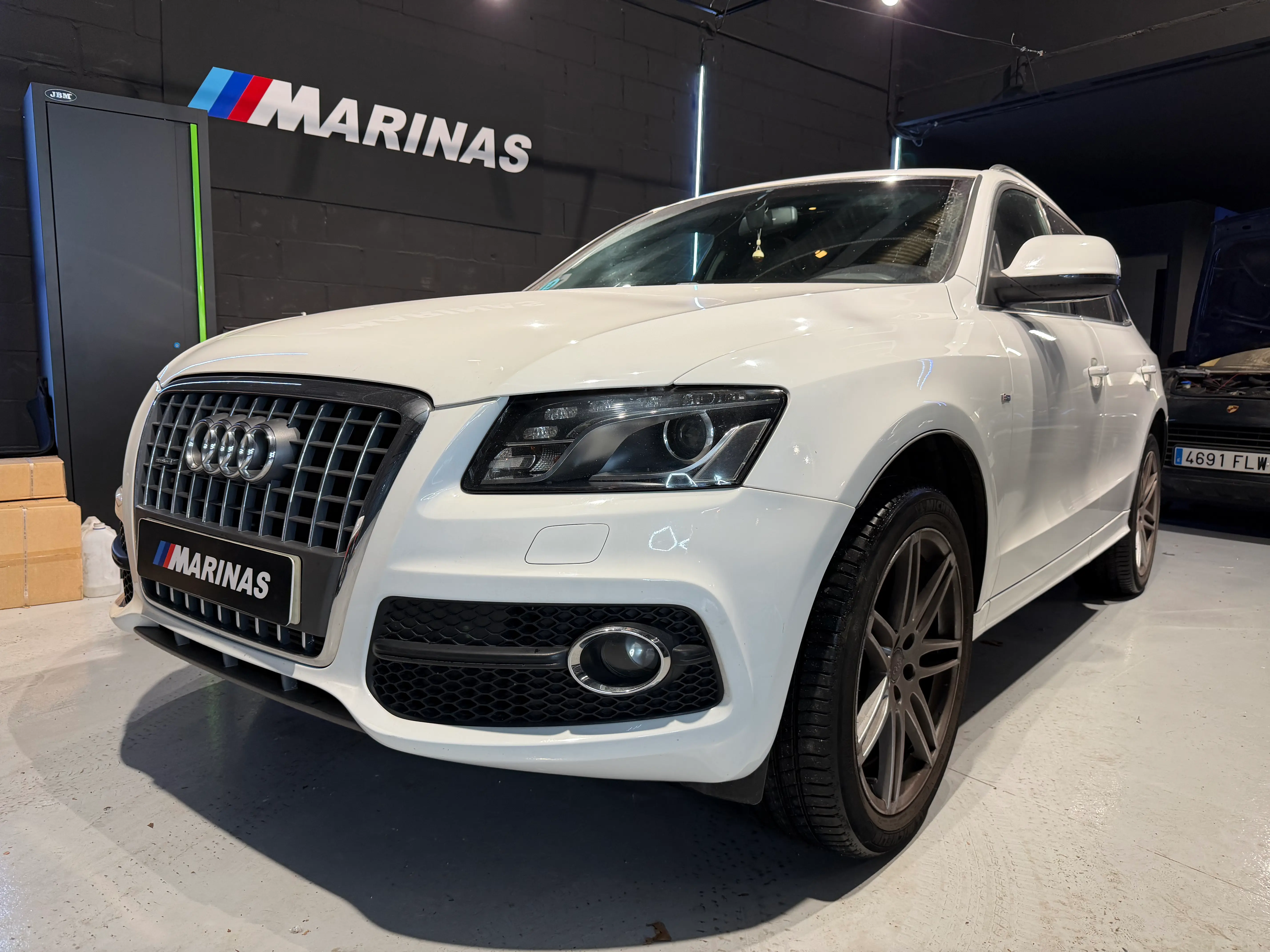 Audi Q5 (2010) — vista frontal 3/4
