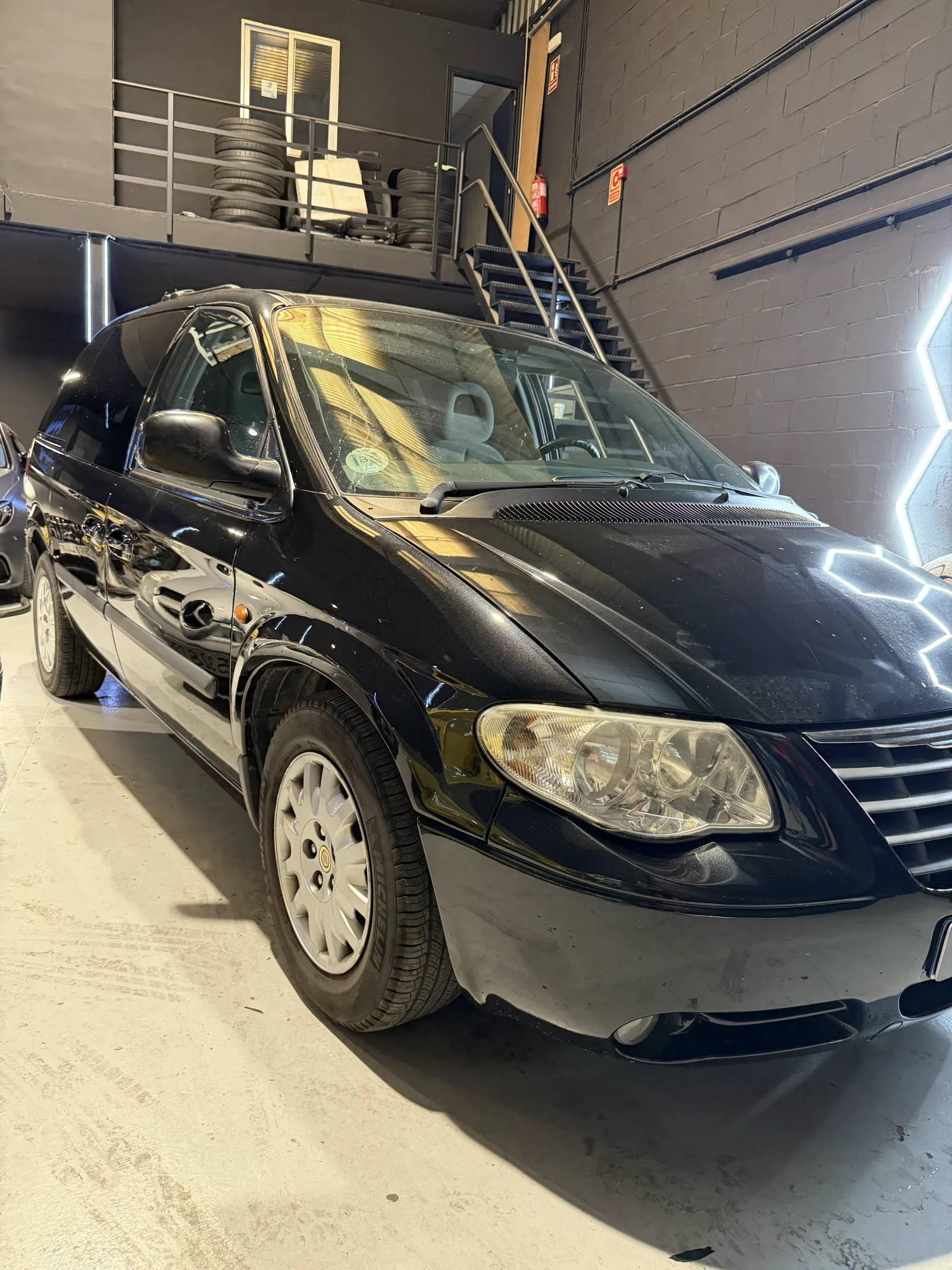 Chrysler Voyager 2.5 CRD 143 CV LX - Imagen 3